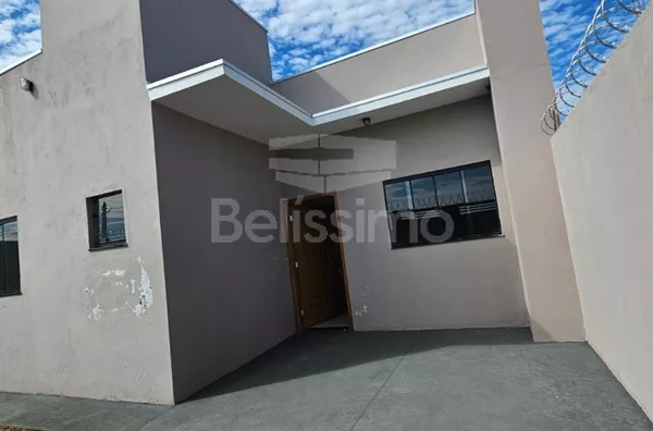 Casa localizada no bairro Ipê 5. Contendo 2 quarto(s) sendo 1 suíte, sala, cozinha, banheiro social, lavanderia coberta, garagem para 2 carros.