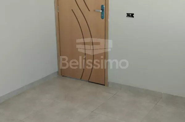 Casa com excelente localização, Bairro Vila Alegre. Casa de 2 quartos,  01(uma) sala de TV, 01 (uma) cozinha, (01) banheiro, 01 (uma) área de serviço coberta e garagem para 2 carros coberta.