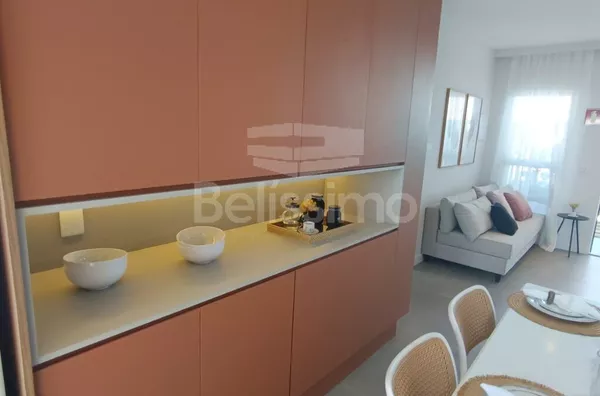 Casa com excelente localização no bairro Real Park. Casa de 02(Dois) quartos sendo 01(Suíte), 01(uma) sala de TV, 01 (Uma) cozinha, 02(Dois) banheiros, 01(Uma) lavanderia coberta e com garagem para 1 carro.