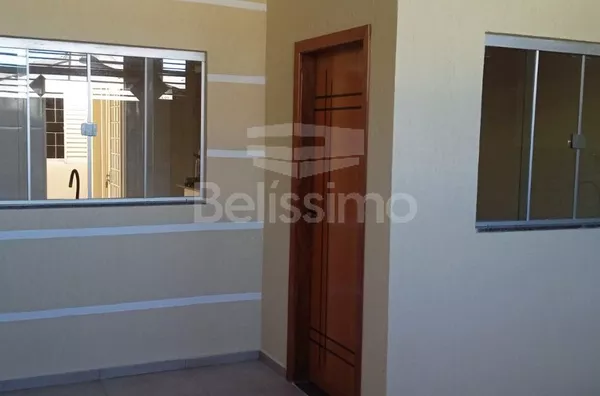 Casa bem localizada, no Jardim Planalto. Casa contendo 03 (três) quartos, sendo 01 suíte, 02 (dois) banheiros, sala, cozinha, lavanderia, área gourmet e garagem.