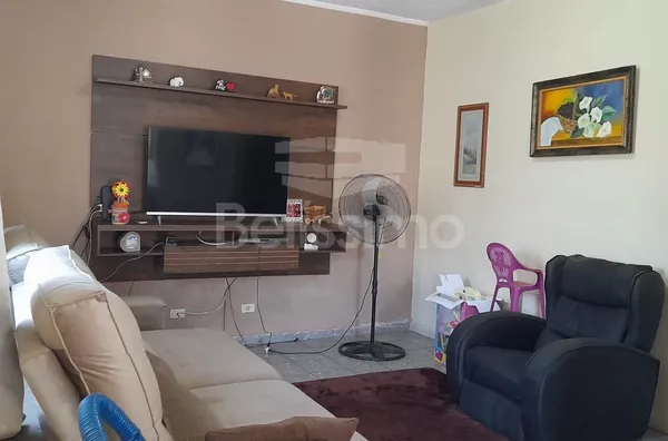 Casa com excelente localização 10 minutos do centro. Casa com 03(três) quartos, sendo 1 suíte, 01(uma) sala de TV ampla, 01 (uma) cozinha, 02 (dois) banheiros, 01 (uma) área de serviço coberta e com garagem para 3 carros.   Área Construída:370m²  Área Tot