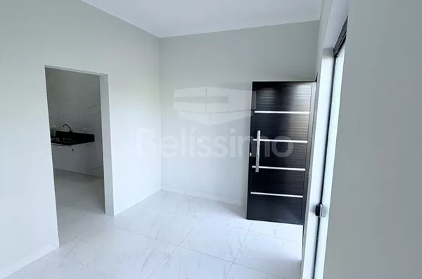 Casa com excelente localização 10 minutos do centro. Casa com 02 (dois) quartos, sendo 01 (um) suíte, 02 (dois) banheiros, 01 (uma) sala de estar, 01 (uma) cozinha, 01 (uma) lavanderia e com garagem.