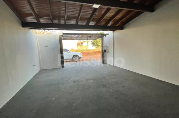 Casa para venda 3 quarto(s) sendo 1 suíte, sala ampla, linda cozinha, banheiro social, lavanderia coberta, área de churrasco, fogão a lenha e piscina.