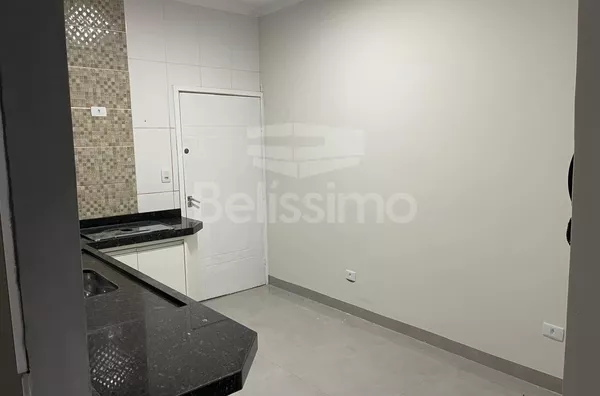 Casa em condomínio para venda no Novo Europa, Contendo: 02 (dois) Quartos, sendo 01 (um) suíte, 01 (uma) Sala de TV, 01 (uma) Cozinha, 02 (dois) Banheiros, 01 (uma) Área de serviço coberta e Garagem coberta.