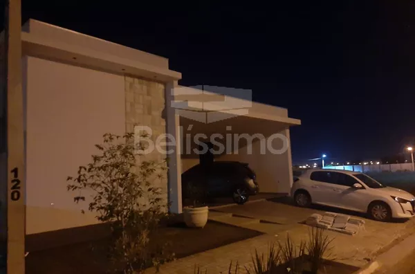 Casa com excelente localização 10 minutos do centro. Casa de 3 quartos, sendo 1 suíte com closet, 01(uma) sala de TV, 01(um) escritório, 01 (uma) cozinha com armários planejados, área gourmet com piscina, 01 (um) lavabo, 01 (uma) área de serviço coberta, 