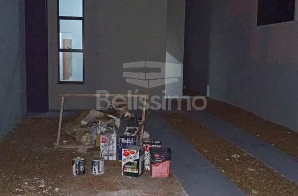 Casa com excelente localização no bairro Bosque das Araras. . Casa de 2 quartos, 01(uma) sala de TV, 01 (uma) cozinha, (01) banheiro, 01 (uma) área de serviço e garagem para 2 carros.