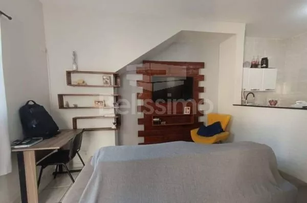 Apartamento bem localizada, condomínio Itália V, apartamento com 2 quartos, sala de TV, cozinha, 1 banheiro social, lavanderia coberta e garagem para 1 carro. 