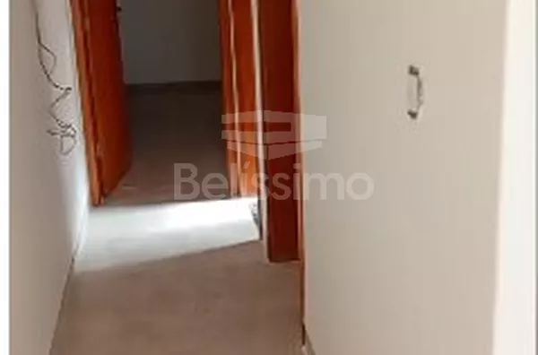 Casa com excelente localização no Loteamento OT. Casa de 2 quartos,  01(uma) sala de TV, 01 (uma) cozinha, (01) banheiro, 01 (uma) área de serviço coberta e garagem para 1 carro.
