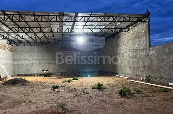 Barracão comercial com excelente localização.  Barracão com ótima localização no bairro Montanini. 