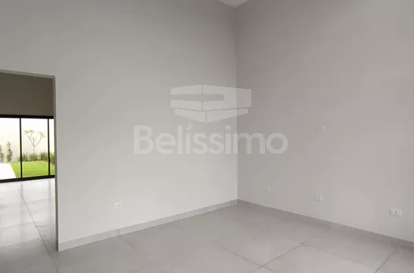 Imóvel de alto padrão em condomínio fechado,  casa possui 3 quartos, sendo uma suíte master com closet, sala pé direito alto, ampla cozinha com área gourmet, lavabo, lavanderia restrita,  garagem para 2 carros e piscina. 
