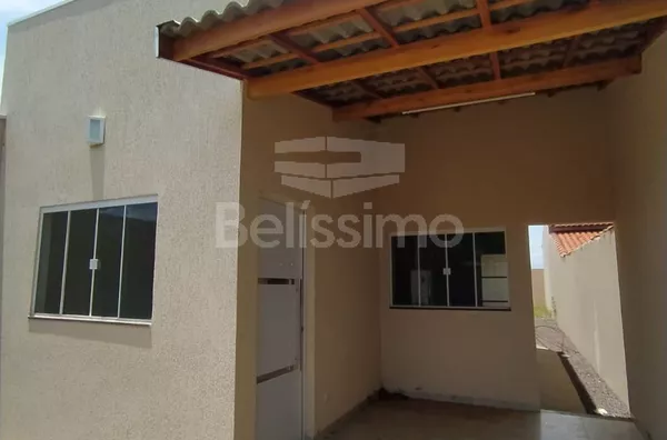 Casa á venda no Bairro Nova Três Lagoas! Contendo 03(três) quarto(s) sendo 1 suíte, 01(uma) sala de TV, 01(um)banheiro social, 01(uma) cozinha ampla, lavanderia coberta, garagem para 2 carros.  Área Construída : 90m²  Terreno: 180m²