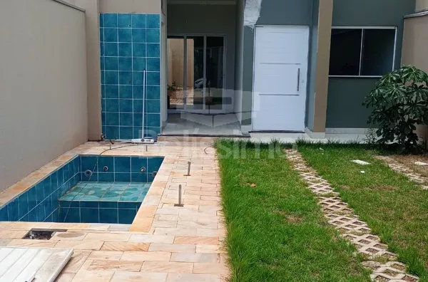 Casa para venda 3 quarto(s) sendo 1 suíte, sala ampla, cozinha c/ planejados, 2 banheiros c/ planejados, lavanderia coberta, área de churrasco, piscina e garagem p/ 2 carros