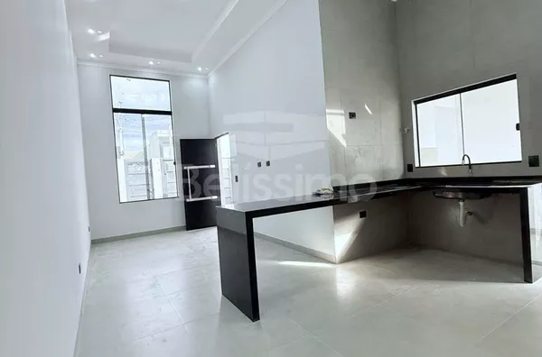 Casa com excelente localização no Bela Vista da Lagoa. Casa Contendo:  03 (Três) Quartos, sendo 01 (Uma) suíte, 01 (Uma) Sala de TV, 01 (Uma) Cozinha, 02 (Dois) Banheiros, 01 (Uma) Área de serviço coberta, Garagem coberta para 1 carro.