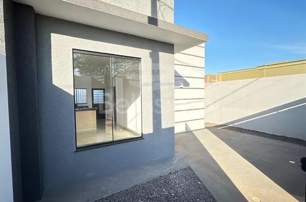 Casa para venda 2 quarto(s) sendo 1 suíte, sala, cozinha  banheiro social, lavanderia coberta e garagem para 2 carro.