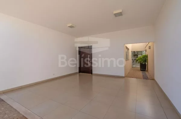 Casa com excelente localização no Jardim Dos Ipês I.  Moveis planejado em todo o imóvel, toda mobilhada (Eletros domésticos não estão incluso), ar-condicionado em todos os cômodos.