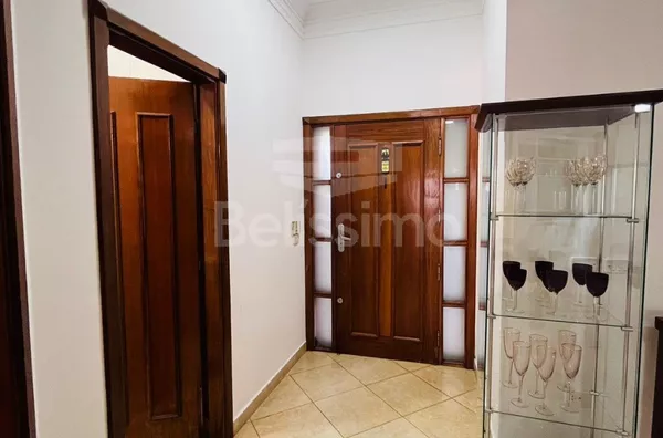 Casa completa no São Jorge com 3 quartos, suíte com closet e banheira, quintal amplo e área gourmet
