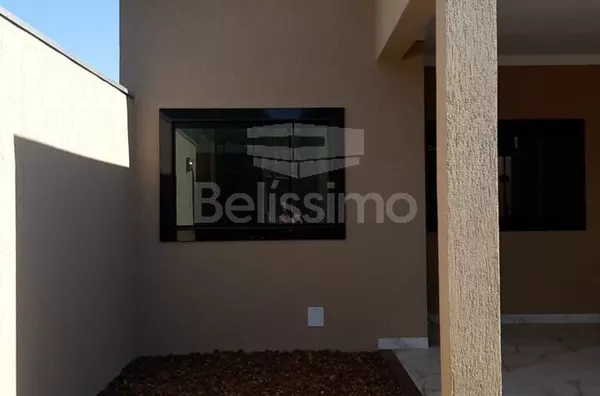 Casa com excelente localizada no Parque São Carlos Casa de 3 quartos, sendo 1 suíte, 01(uma) sala de TV, 01 (uma) cozinha, 01 (uma) área de serviço coberta, 02 (dois) banheiros com box e garagem para 2 carros.