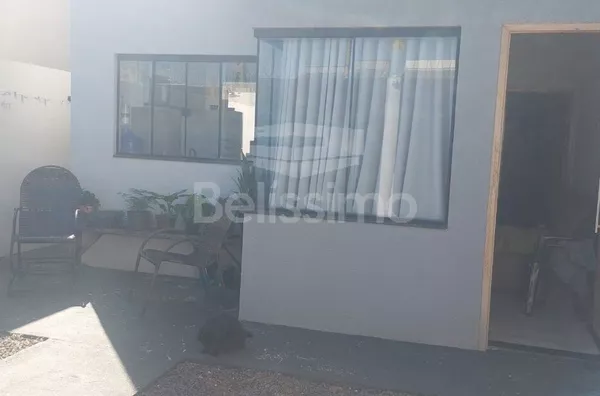 Casa á venda no Bairro Nova Três Lagoas! Contendo 03(três) quarto(s) sendo 1 suíte, 01(uma) sala de TV, 01(um)banheiro social, 01(uma) cozinha planejada, lavanderia coberta, garagem para 2 carros. Área Construída : 80,67m² Terreno: 162m²