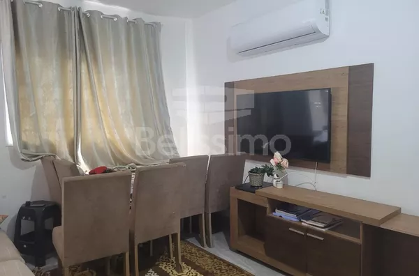 Linda casa no condomínio Eco Ville I. Casa contendo:  03 (Três) quarto(s) Sendo 1 suíte, sala, cozinha , 02 (Dois) banheiros, lavanderia coberta e garagem coberta p/ 2 carros.. 