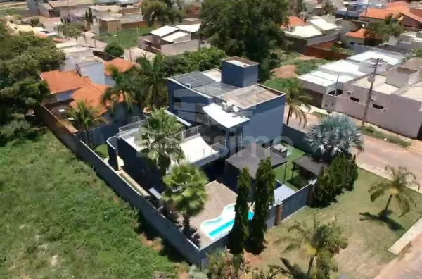 Linda Casa no Residencial Lagoa Maior, Piso superior: 3(três) quartos todos com planejados, sendo um com closet, 01(um) Banheiro social. Piso inferior: 01(um) Lavabo, 01(um) escritório, 01(uma) sala de estar, 01(uma) sala de jantar, 01 (uma) cozinha com a