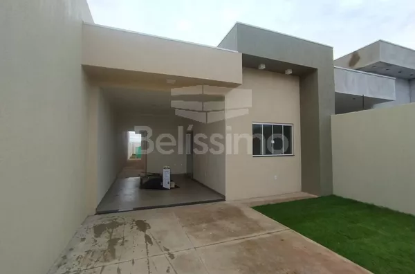 Casa com excelente localização 5 minutos do centro. Casa de 2 quartos, sendo 1 suíte, 01(uma) sala de TV, 01 (uma) cozinha, 01 (uma) área de serviço e 02 (dois) banheiros e com garagem para 1 carros. Garagem descoberta para 4 carros. Terreno mts: 6,50 x 5