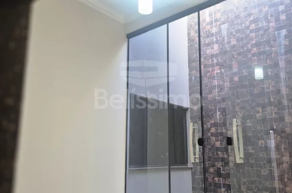 Casa excelente no Santa Rita com 2 quartos, 1 banheiro, 2 salas, área de serviço e área de lazer