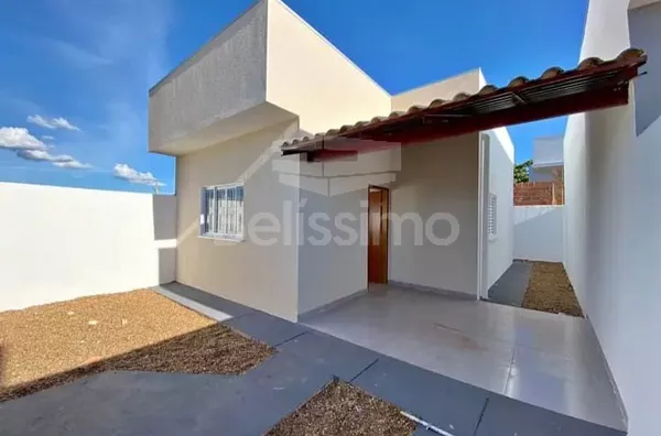 Casa com excelente localização 10 minutos do centro. Casa de 2 quartos, 01(uma) sala de TV, 01 (uma) cozinha, 01 (uma) área de serviço, 01 (um) banheiro e com garagem coberta. - Foto 1