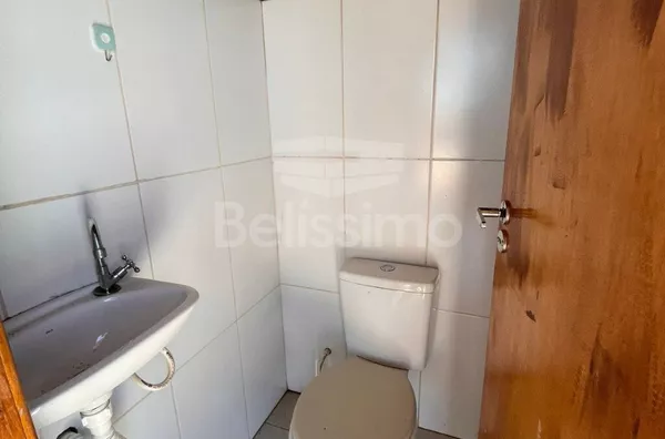 Casa localizada no bairro jardim dos Ipês IV, contendo 3 quarto(s) sendo 1 suíte, cozinha, banheiro social, lavanderia coberta, garagem para 2 carros e piscina.