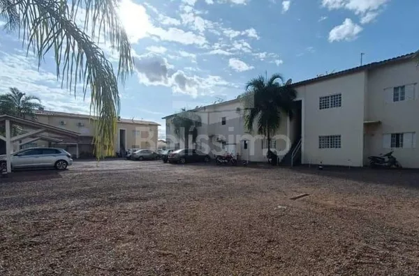 Apartamento bem localizada, condomínio Itália V, apartamento com 2 quartos, sala de TV, cozinha, 1 banheiro social, lavanderia coberta e garagem para 1 carro. 