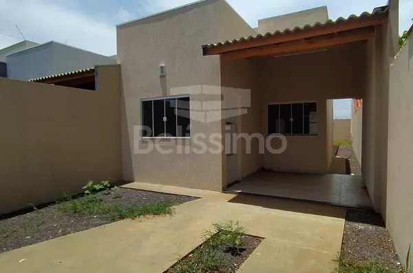 Casa á venda no Bairro Nova Três Lagoas! Contendo 03(três) quarto(s) sendo 1 suíte, 01(uma) sala de TV, 01(um)banheiro social, 01(uma) cozinha ampla, lavanderia coberta, garagem para 2 carros.  Área Construída : 90m²  Terreno: 180m²