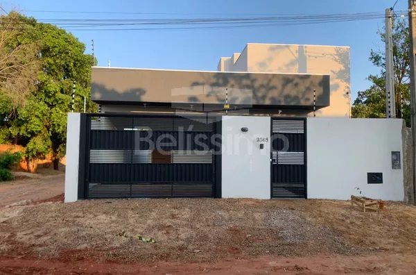 Casa a venda 2 (dois) dormitório,  01 (um) banheiro,  banheiro social, cozinha com layout moderno, sala de TV com lindo acabamento em gesso e lavanderia coberta espaço para ampliação de área gourmet e piscina.