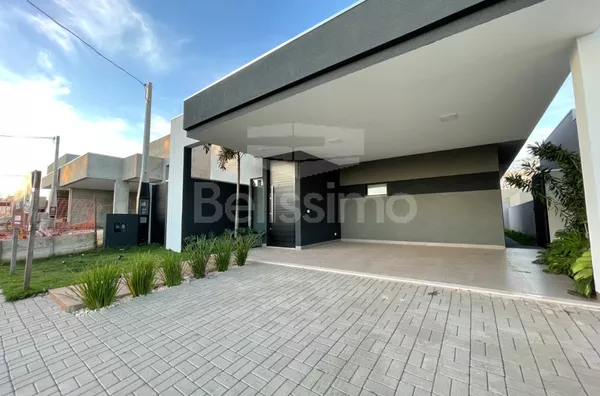 Linda Casa no condomínio costa Leste, Casa com 03(três) quartos, sendo 1 suíte, 01(uma) sala de TV, 01 (uma) cozinha, 01 (uma) área de serviço coberta  e 03 (três) banheiros e com garagem coberta para 2 carros.