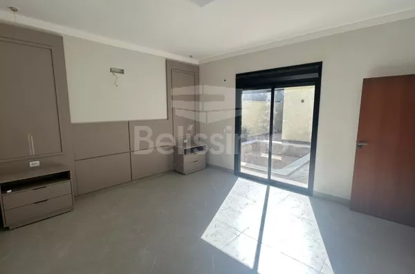 Casa com excelente localização no Condomínio Portal das Águas. Casa com 03(Três) quartos, sendo todos suíte, 01(uma) sala de TV,  01(uma) cozinha com área gourmet, 04(quatro) banheiros, 01(uma) área de serviço coberta e com garagem para 2 carros, piscina