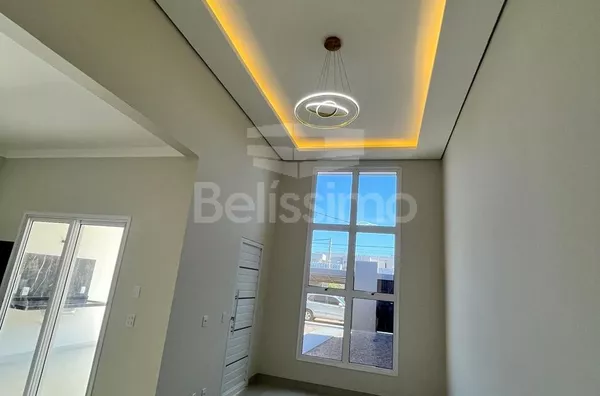 Casa com excelente localização no Bela vista da Lagoa. Casa Contendo: 03 (Três) Quartos, sendo 01 (Uma) Suíte, 01 (Uma) Sala com pé direito amplo, 01 (Uma) Cozinha, 02 (Dois) Banheiros, 01 (Uma) Área de serviço coberta, Garagem para 02 carros