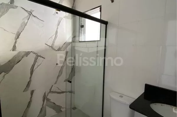 Casa localizada no Bairro Bela Vista da Lagoa, com 02(dois) Quartos, sendo 01 suíte, 01(uma) Sala de TV, 01(uma) Cozinha , 01(um)  Banheiro, Lavanderia coberta,  Garagem para 02 carros.  Área Construída: 65m²  Terreno: 210.45m²