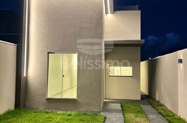 Ótima oportunidade no Loteamento Santa Helena. Casa de 2 quartos, sendo 1 suíte, 01(uma) sala, 01 (uma) cozinha, 01 (uma) área de serviço e 02 (dois) banheiros e garagem para 2 carros.