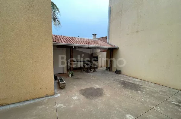 Casa com excelente localização no Quinta da Lagoa. Casa Contendo: 02 (dois) Quartos, 01 (uma) Sala de TV, 01 (uma) Cozinha, 01 (um) Banheiro, 01 (uma) Área de serviço coberta e Garagem.