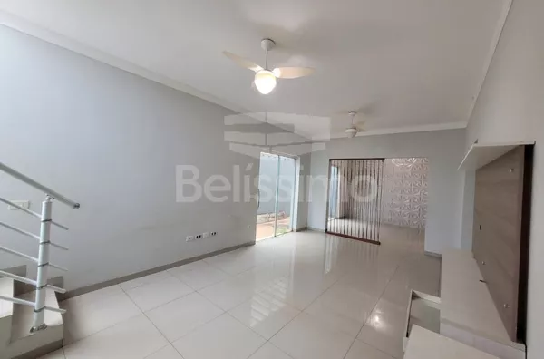 Belíssima casa de alto padrão no Bairro Nova Três Lagoas com suíte e closet