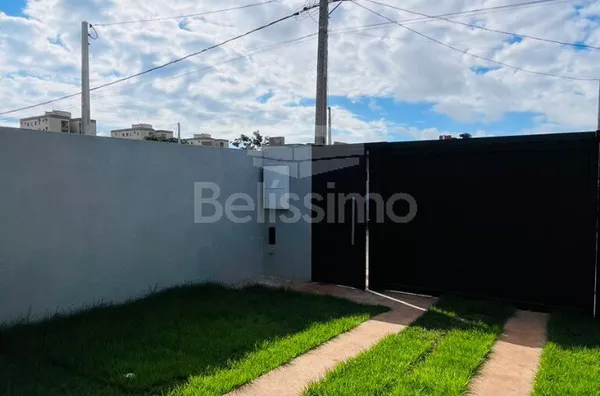 Casa para venda, bairro Bela Vista, contendo: 3 quarto(s) sendo 1 suíte, sala ampla, cozinha c/ planejados, 2 banheiros c/ planejados, lavanderia coberta, área de churrasco, e garagem p/ 3 carros