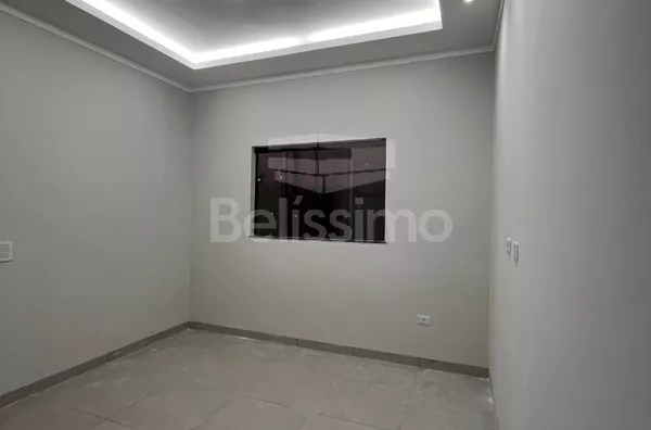 Casa no bairro Mais Parque. Casa com 02 (dois) quartos, sendo 01 (um) suíte, 02 (dois) banheiros, 01 (uma) sala de estar, 01 (uma) cozinha, 01 (uma) lavanderia e com garagem para 2 carro.