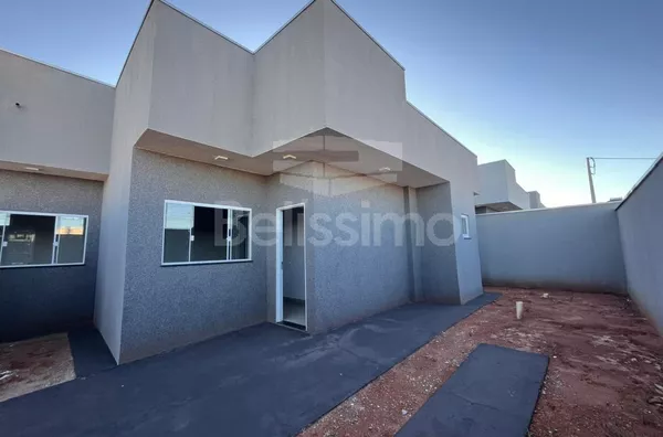 Casa com excelente localização no Bela Vista da Lagoa. Casa Contendo: 03 (Três) Quartos, sendo 01 (Uma) Suíte, 01 (Uma) Sala amplo, 01 (Uma) Cozinha, 2 (dois) Banheiros, 01 (Uma) Área de serviço coberta, Garagem para 02 carros