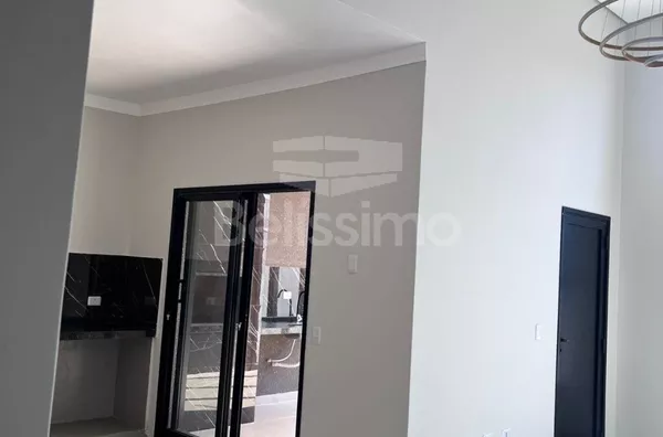 Casa com excelente localização no Bela vista da Lagoa. Casa Contendo: 03 (Três) Quartos, sendo 01 (Uma) Suíte, 01 (Uma) Sala com pé direito amplo, 01 (Uma) Cozinha, 02 (Dois) Banheiros, 01 (Uma) Área de serviço coberta, Garagem para 02 carros