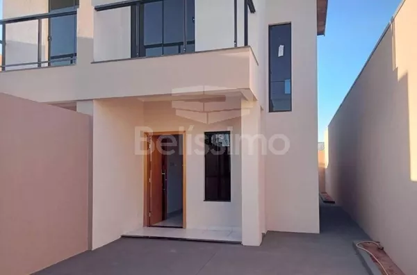 Lindo Sobrado com excelente localização 10 minutos do centro. Sobrado com 2 quartos, sendo 1 suíte, 01(uma) sala de TV, 01 (uma) cozinha, 01 (uma) área de serviço e 02 (dois) banheiros e com garagem para 2 carros.  Espaço para ampliação área gourmet .  Co