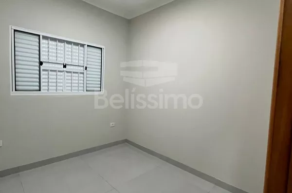 Casa para venda, bairro Bela Vista, contendo: 3 quarto(s) sendo 1 suíte, sala ampla, cozinha c/ planejados, 2 banheiros c/ planejados, lavanderia coberta, área de churrasco, e garagem p/ 3 carros - Foto 9