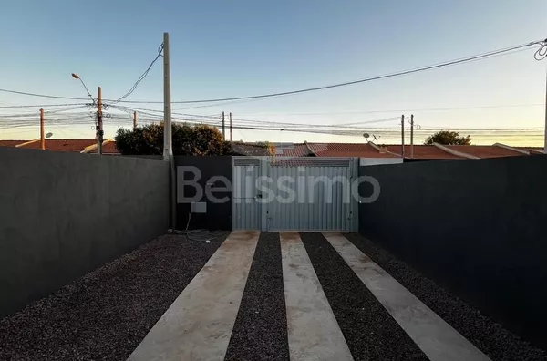 Casa localizada no bairro Jardim Guaporé, com 02(Dois) quarto(s), 1(Uma) sala, 1 (Uma) cozinha, 1(Um) banheiro, 1(Uma) lavanderia e garagem para 1(Um) carro.