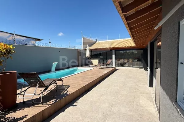 Belíssima casa no bairro Mais Parque, Casa contendo: 03 Quartos, sendo uma suíte, 02 banheiros, cozinha, sala de TV, jardim, área gourmet, lavabo, lavanderia coberta e garagem coberta.