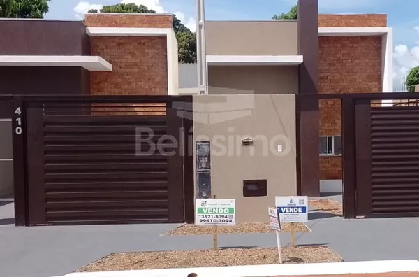 Casa com excelente localização 10 minutos do centro. Casa de 3 quartos, sendo 1 suíte com closet, 01(uma) sala de TV, 01 (uma) cozinha, 01 (uma) área de serviço e 02 (dois) banheiros e com garagem coberta para 2 carros. Móveis planejados na cozinha.  Área