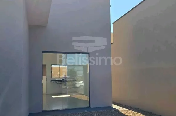 Casa localizada no Bairro Bela Vista da Lagoa, com 02(dois) Quartos, sendo uma suíte, 01(uma) Sala de TV, 01(jardim de inverno), 01(uma) cozinha, 02(dois)  Banheiros, Lavanderia coberta,  Garagem para 02 Veículos,