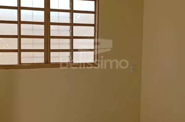 Casa localizada no bairro Jardim das acácias , com 2(dois) quarto(s), 1(Uma) sala, 1 (Uma) cozinha, 1(um) banheiros, 1(Uma) lavanderia e garagem para 1(Um) carro.