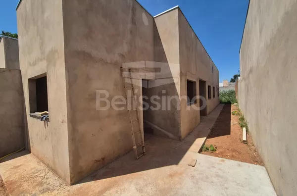 Casa no bairro Carandá com 03(Três) quarto(s), 1(Uma) sala, 1 (Uma) cozinha funcional, 1(Um) banheiro e garagem para até 3 carros. - Foto 3